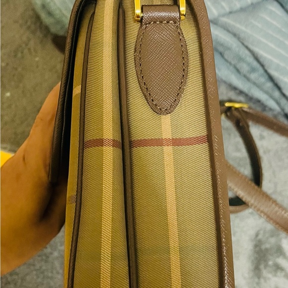 Burberrys sling bag  100% unthentic No bad smell No scratch No hardware stain - Picture 8 of 11